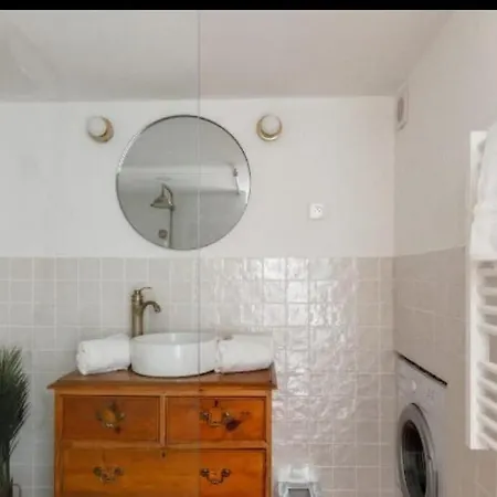 Apartment Authentique Au Centre D'antibes Antibes